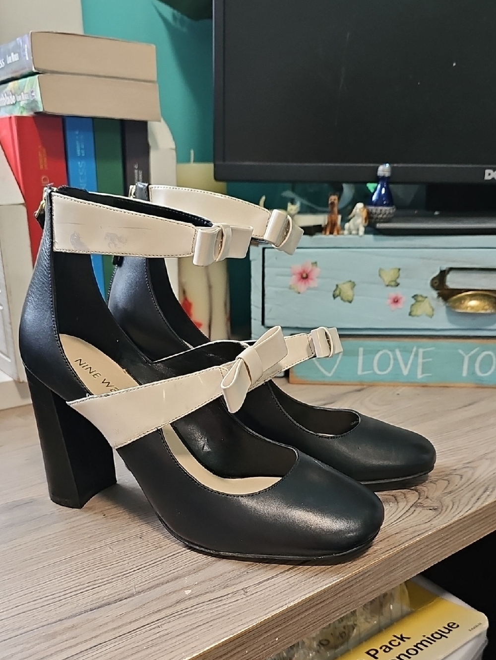 Nine West Dannell Mary Jane Black Pumps with Cream Bow Straps Size 8 4" Heel